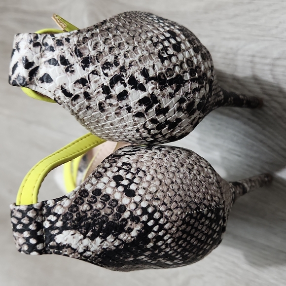 Qupid Neon Snake Print Criss-cross Heeled Sandals - Picture 6 of 14